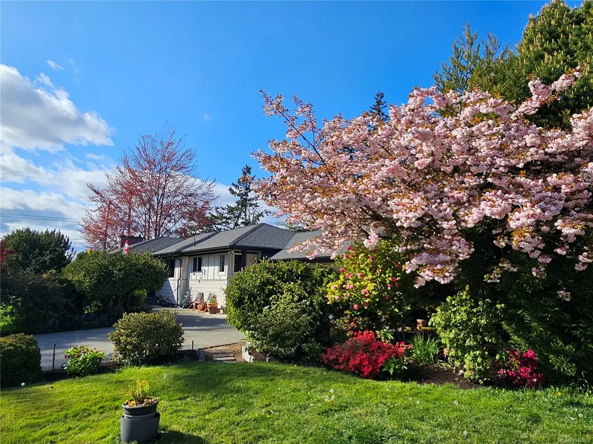 1288 Roy Rd, Saanich BC V8Z 2X9