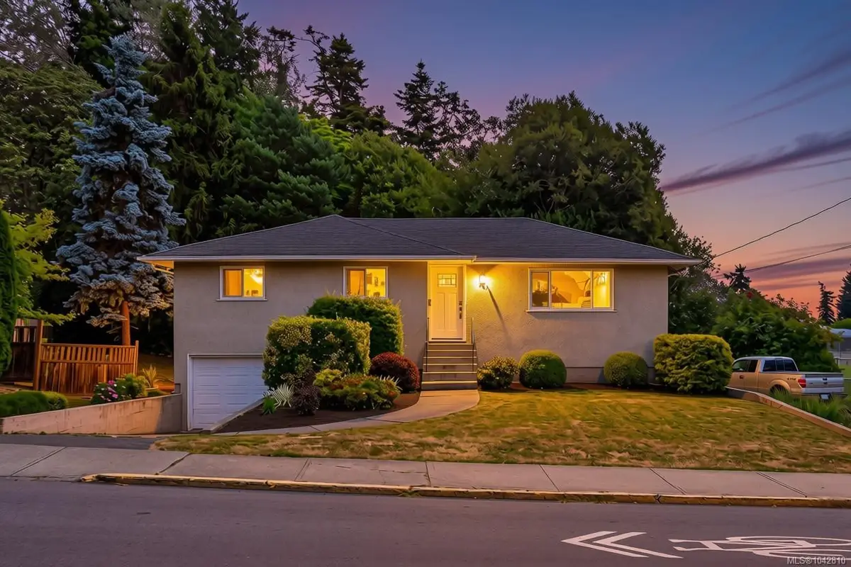 883 Lampson St, Esquimalt BC V9A 6B6