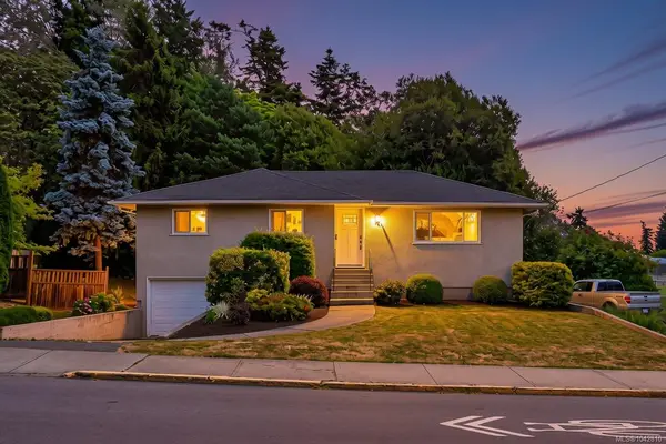 883 Lampson St, Esquimalt BC V9A 6B6 - 3 bed, 2.0 bath in Esquimalt