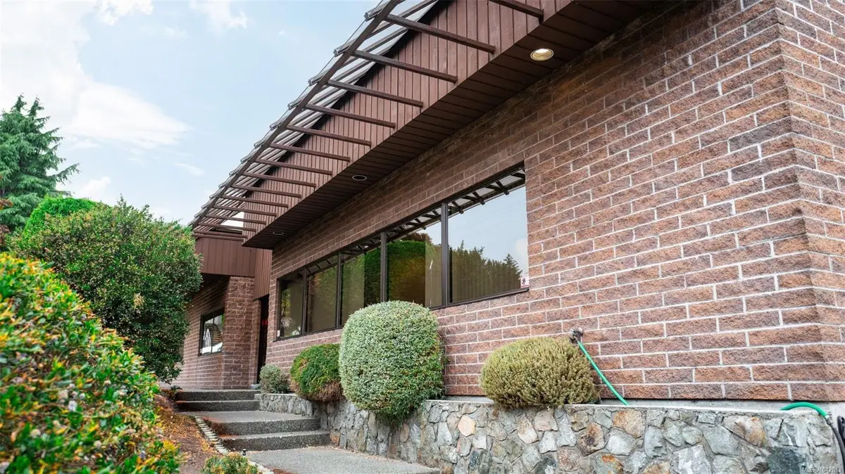 760 Enterprise Cres, Saanich BC V8Z 6R4