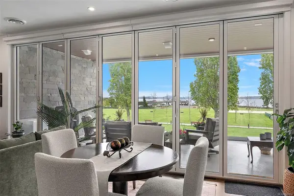 9570 Fifth St #203, Sidney BC V8L 2W5 - 2 bed, 2.0 bath in Sidney