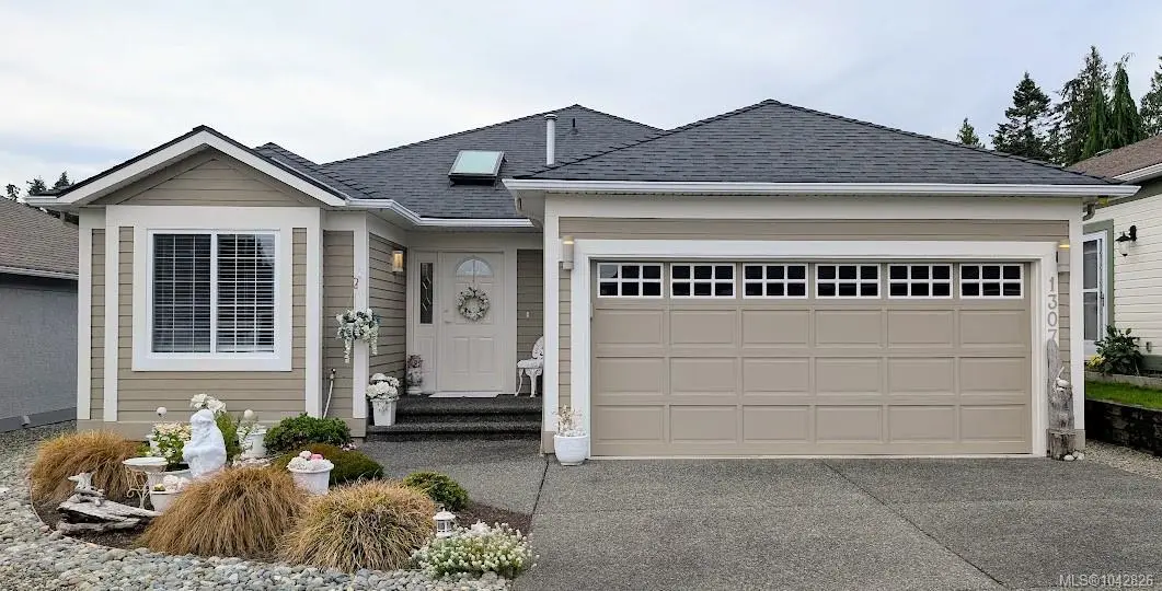 1307 Oceanside Dr, Qualicum Beach BC V9K 2K4