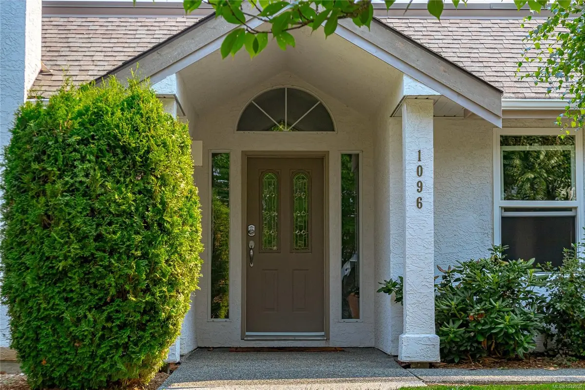 1096 Valewood Trail, Saanich BC V8X 5E3