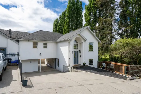 840 Tillicum Rd, Esquimalt BC V9A 1Z7 - 3 bed, 3.0 bath in Esquimalt
