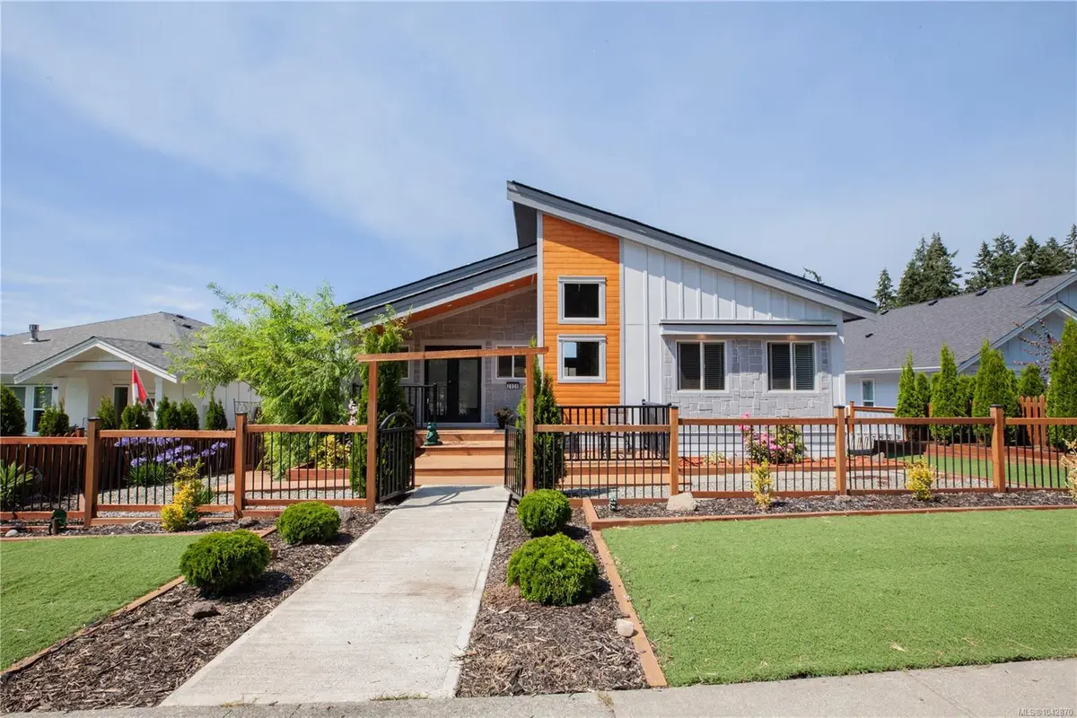 2020 Ernest Lane, Duncan BC V9L 0H1