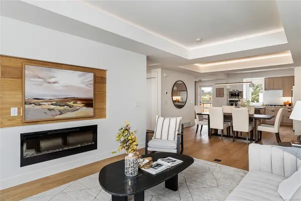 4253 Dieppe Rd #32, Saanich BC V8X 2N2 - 3 bed, 4.0 bath in Saanich
