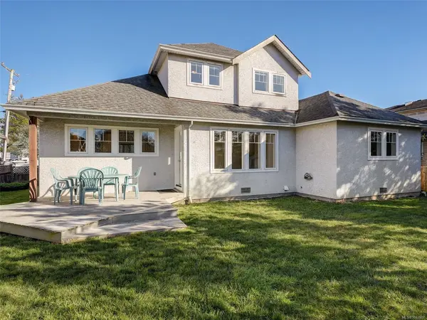 9524 Greenglade Rd, Sidney BC V8L 3T6 - 4 bed, 4.0 bath in Sidney