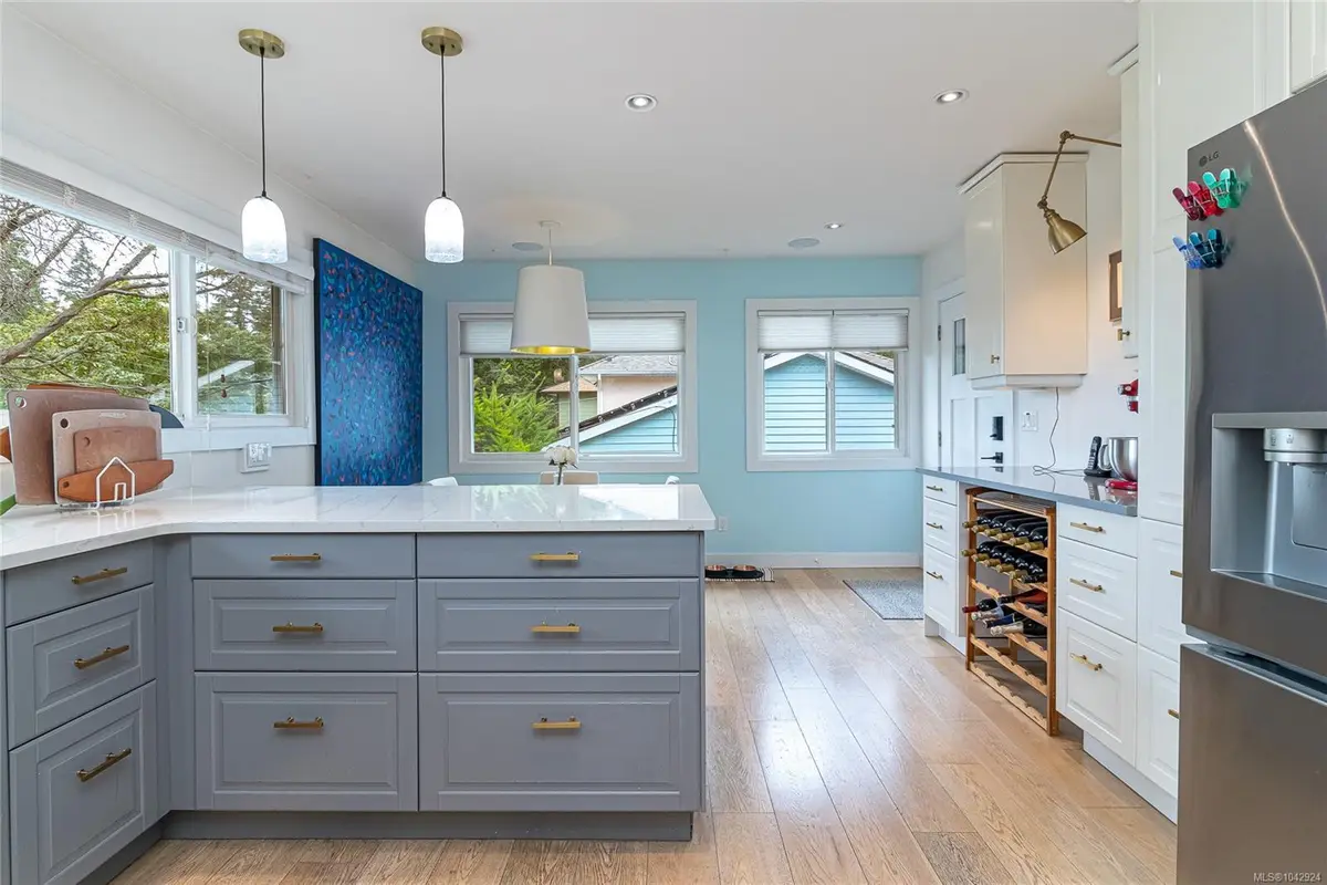 4030 Grange Rd, Saanich BC V8Z 4V3