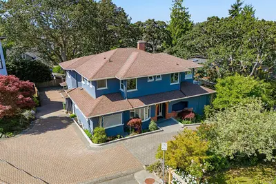 1 Briar Pl, Victoria BC V8S 3J5