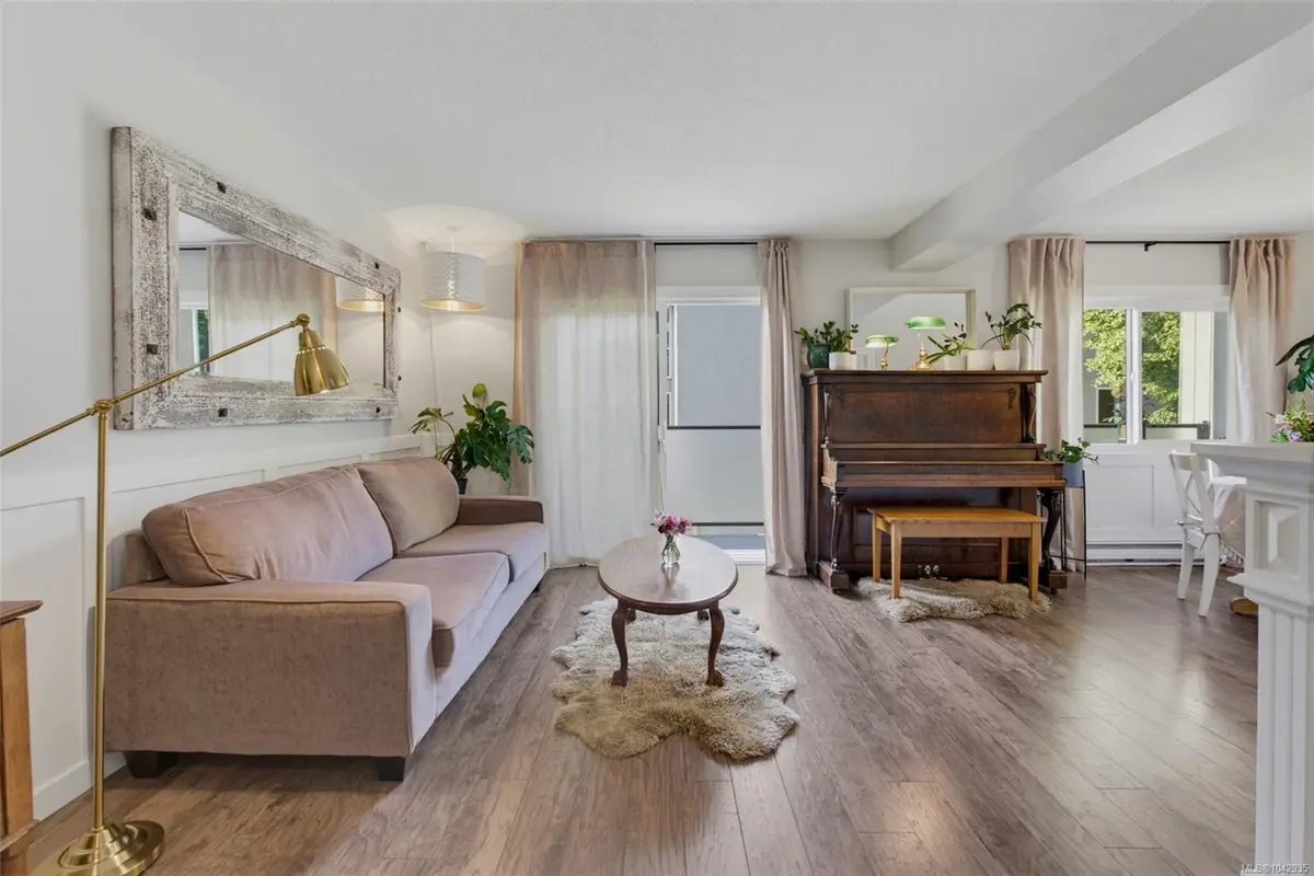 477 Lampson St #30, Esquimalt BC V9A 5Z4