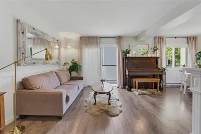 477 Lampson St #30, Esquimalt BC V9A 5Z4