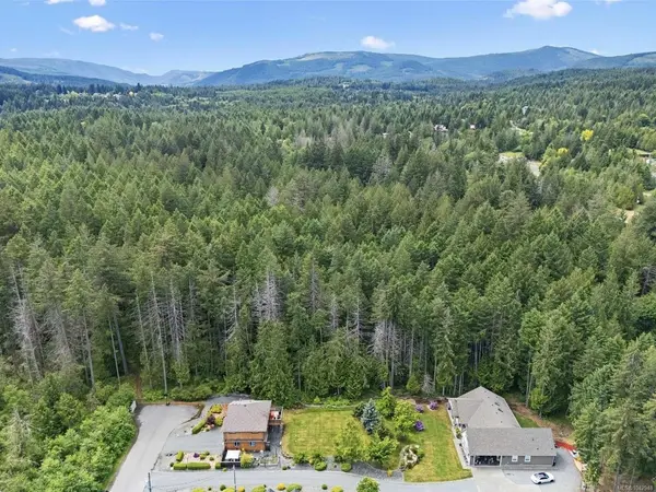 1871 Highland Ridge Rd, Shawnigan Lake BC V8H 2H9 - 5 bed, 4.0 bath in Shawnigan Lake