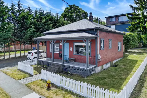 203 Prideaux St, Nanaimo BC V9R 2M9 - 3 bed, 1.0 bath in Nanaimo