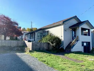 706 Haliburton St, Nanaimo BC V9R 4W7
