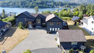 213 Tal Cres, Lake Cowichan BC V0R 2G0