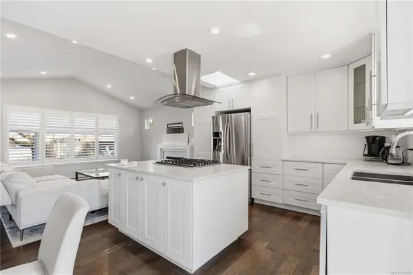 2508 Shakespeare St, Victoria BC V8R 4G5 - 3 bed, 3.0 bath in Victoria