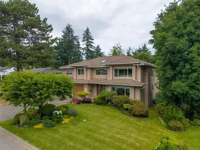 2530 Meadowland Dr, Central Saanich BC V8Z 5P5