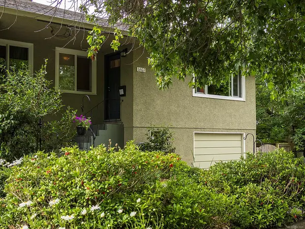 1607 Chandler Ave, Victoria BC V8S 1N7 - 3 bed, 2.0 bath in Victoria
