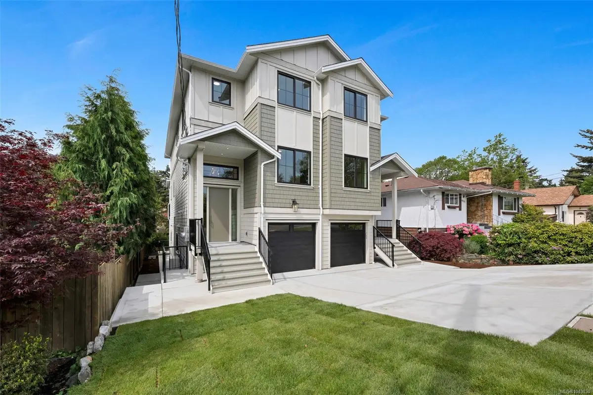 4016 Wiseton St #C, Saanich BC V8Z 4M7