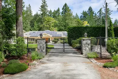 716 Cromarty Ave, North Saanich BC V8L 5G6
