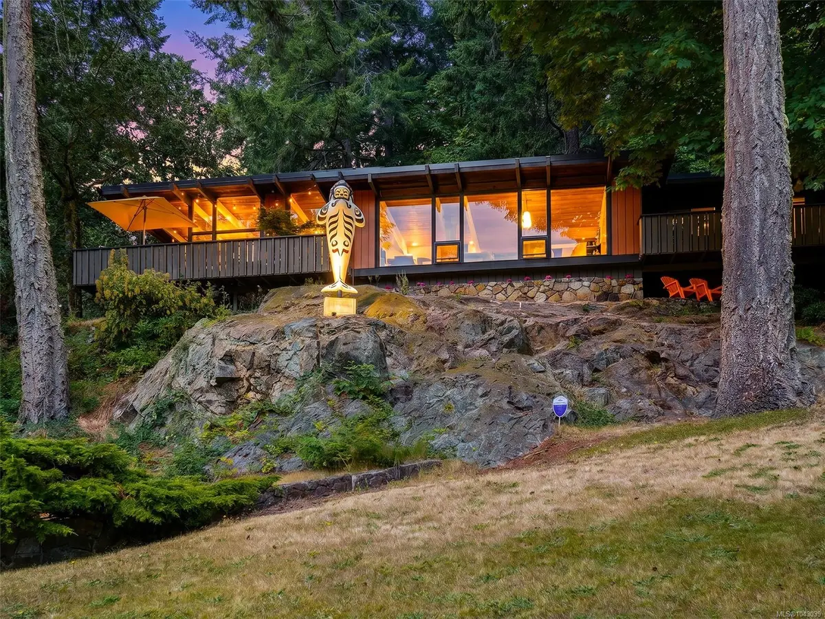 945 Deerwood Pl, Saanich BC V8Y 1B2