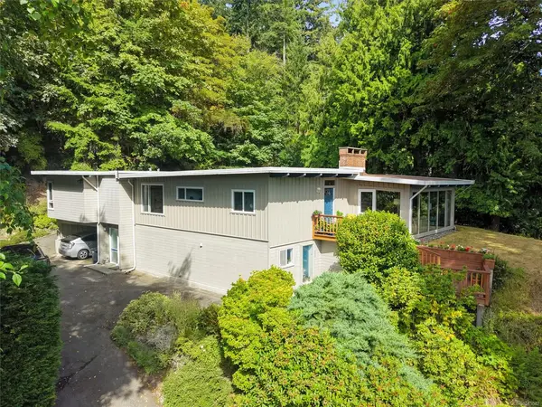 4902 Lochside Dr, Saanich BC V8Y 2E6 - 4 bed, 2.0 bath in Saanich