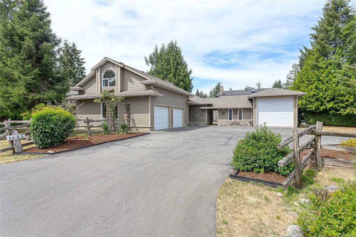 1685 Gerald St, Nanoose Bay BC V9P 9C7