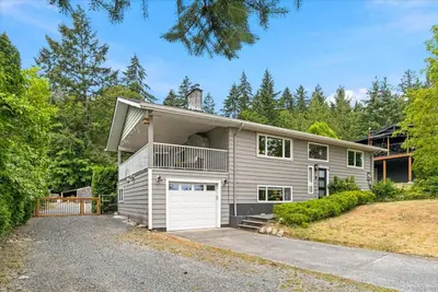 825 Dogwood Rd, Nanaimo BC V9R 3C2