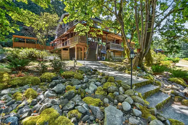 1597 Starbuck Lane, Gabriola Island BC V0R 1X5 - 9 bed, 8.0 bath in Gabriola Island
