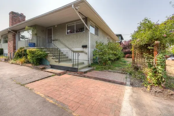 2663-2665 Dalhousie St, Oak Bay BC V8R 2H8 - 7 bed, 4.0 bath in Oak Bay