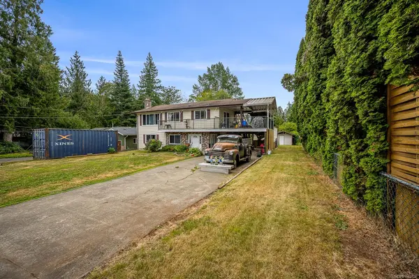 2560 Mabley Rd, Courtenay BC V9N 9K2 - 4 bed, 3 bath property for sale in Courtenay