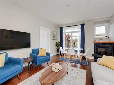 76 Gorge Rd W #204, Saanich BC V9A 1M1