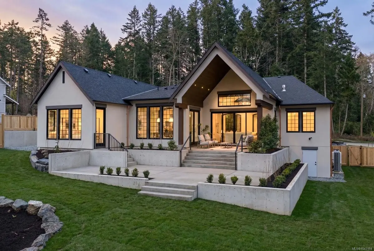 10600 Derrick Rd, North Saanich BC V8L 5M8