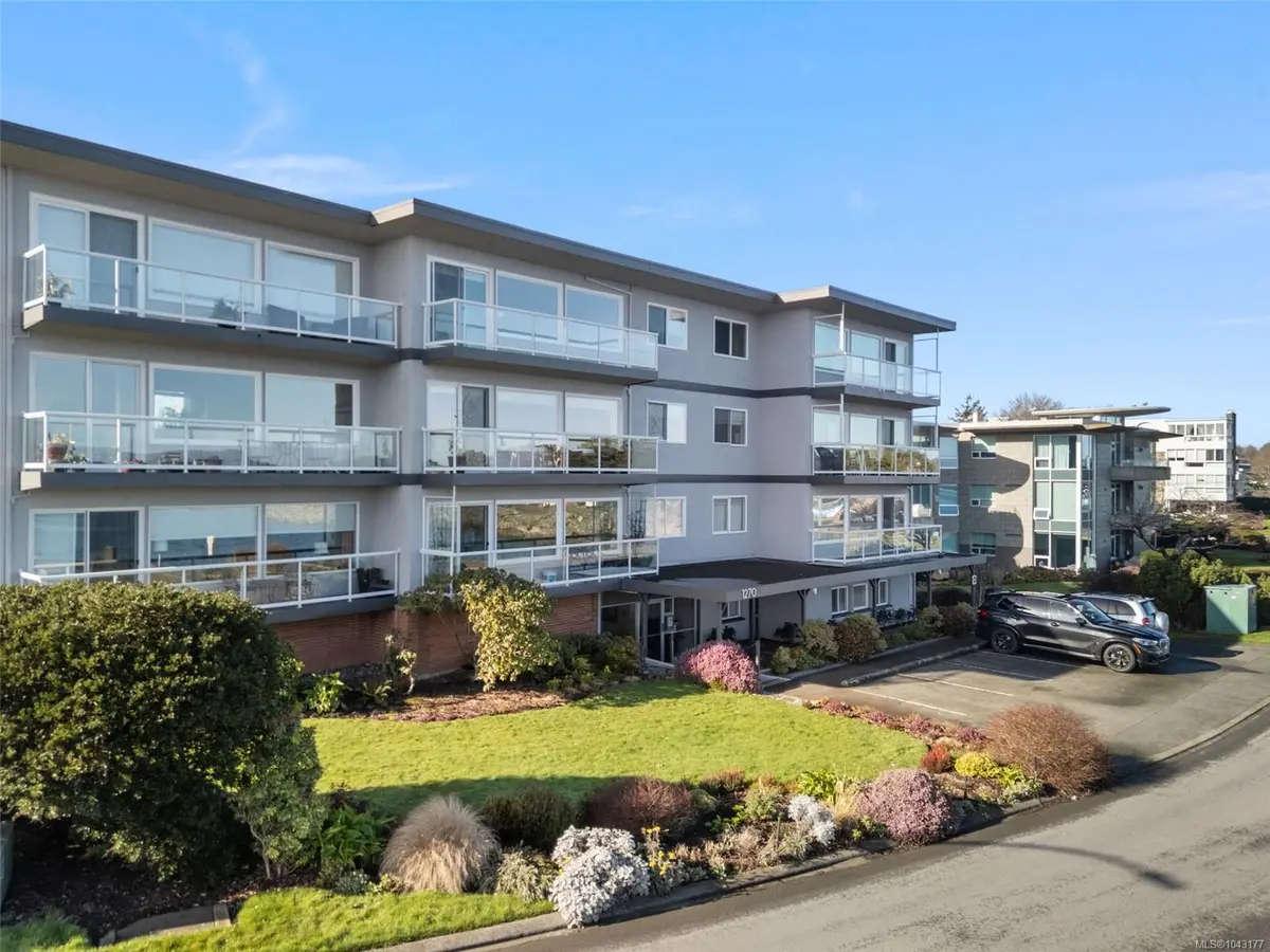1270 Beach Dr #305, Oak Bay BC V8S 2N3