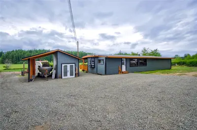 5975 Island Hwy N, Merville BC V9J 1T4