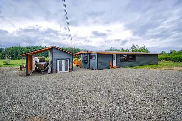 5975 Island Hwy N, Merville BC V9J 1T4 - 3 bed, 1 bath property for sale in Merville