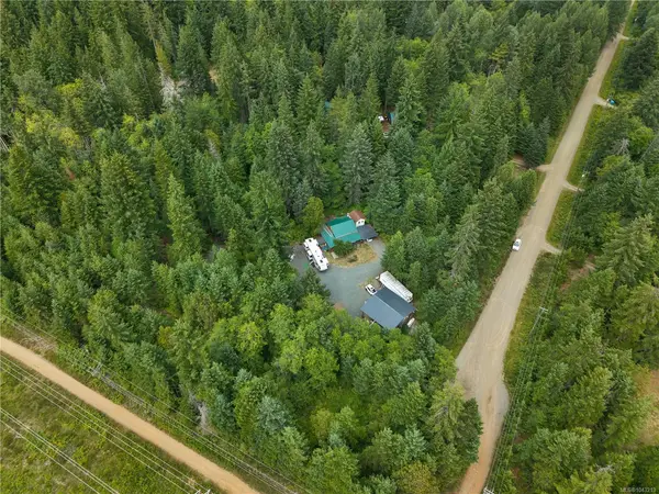 3866 Pinecrest Rd, Black Creek BC V9J 1E6 - 1 bed, 1 bath property for sale in Black Creek