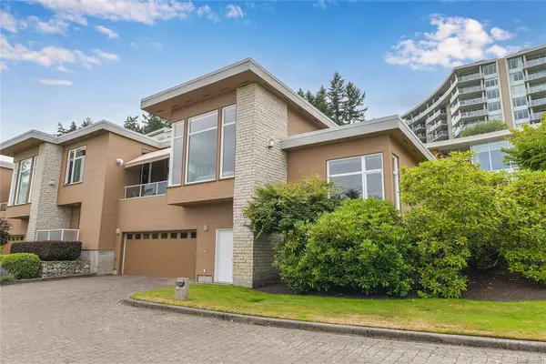 763 Sayward Hill Terr, Saanich BC V8Y 3K1 - 2 bed, 3 bath in Saanich