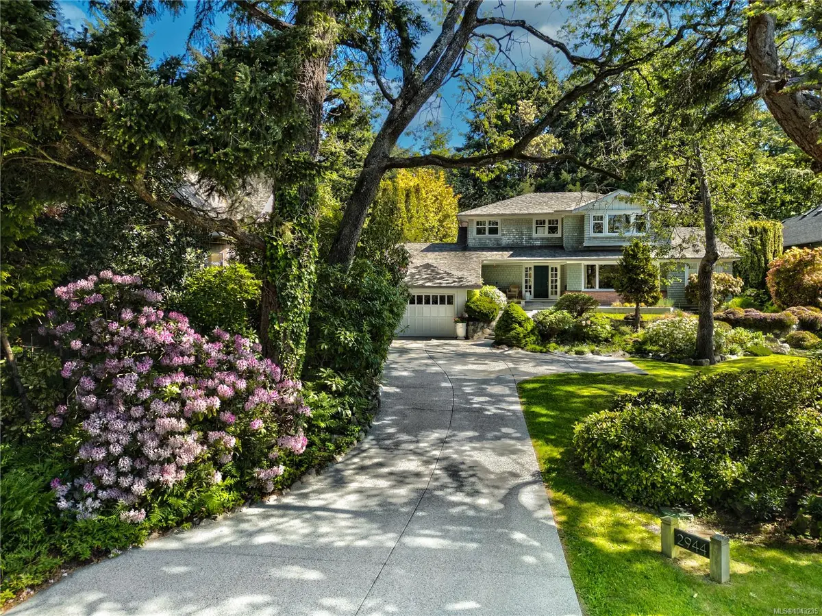 2944 Tudor Ave, Saanich BC V8N 1M1
