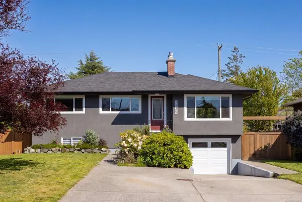 2935 Oriole St, Saanich BC V8R 2W9 - 4 bed, 2.0 bath in Saanich