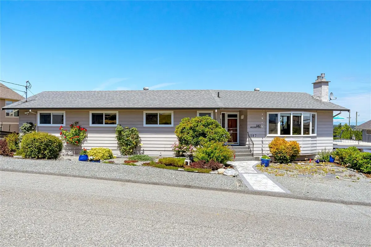 587 Hillcrest Ave, Ladysmith BC V9G 1W1
