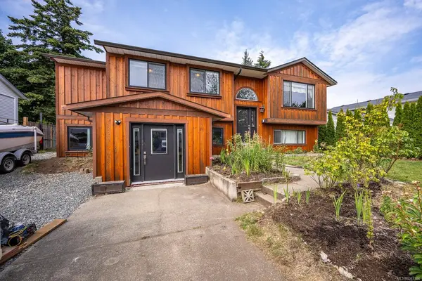 2110 Murrelet Dr, Comox BC V9M 3P5 - 5 bed, 3 bath property for sale in Comox