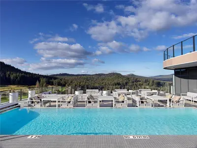 2000 Hannington Rd #1303, Langford BC V9B 6R6