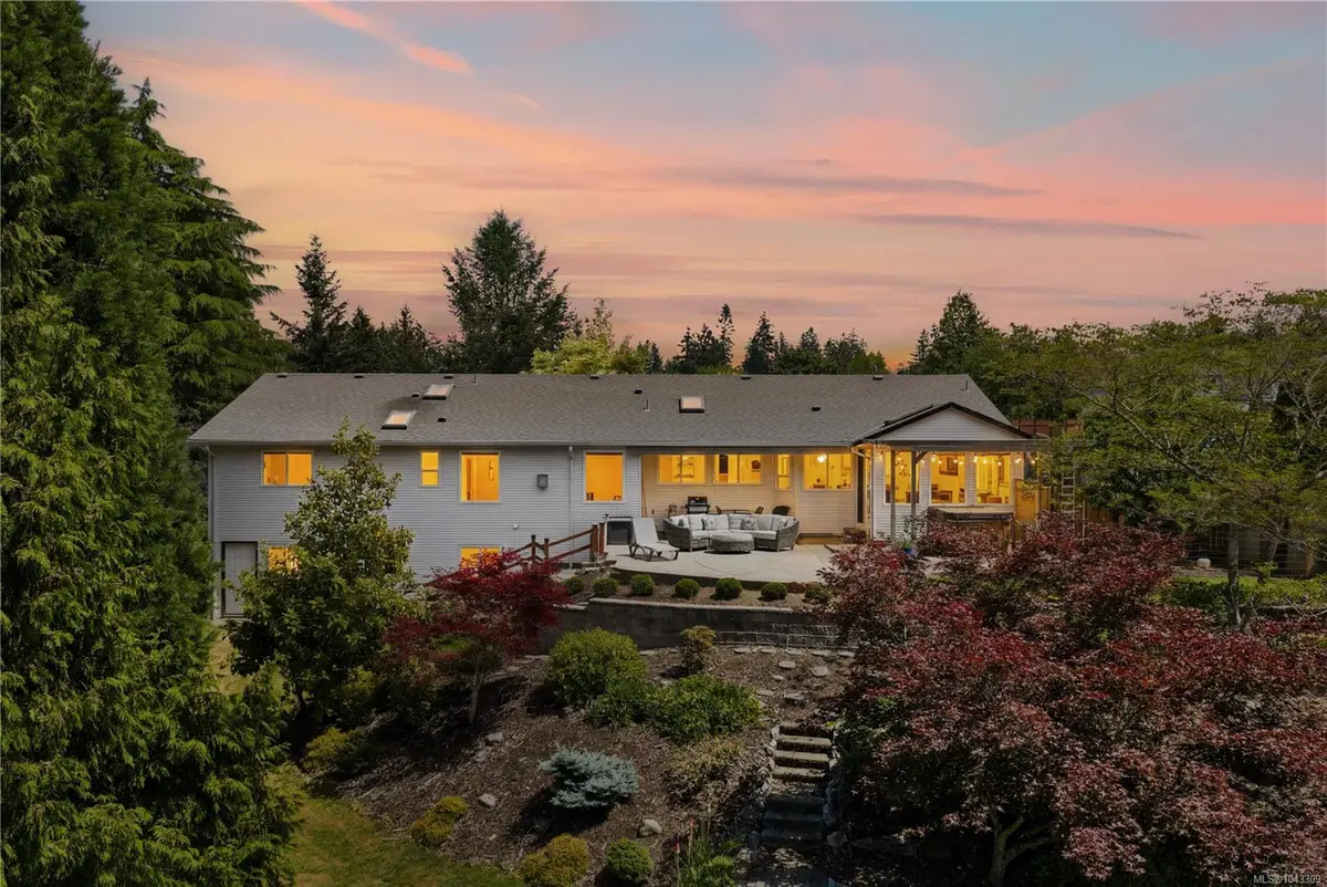 240 Carmanah Dr, Courtenay BC V9N 8N4