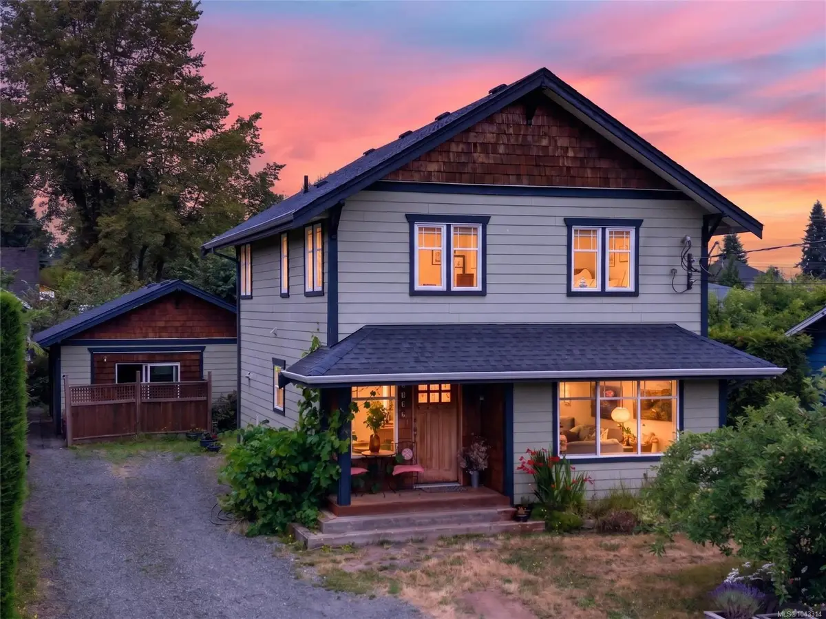 2792 Derwent Ave, Cumberland BC V0R 1S0