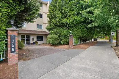 1355 Cumberland Rd #103, Courtenay BC V9N 2G1