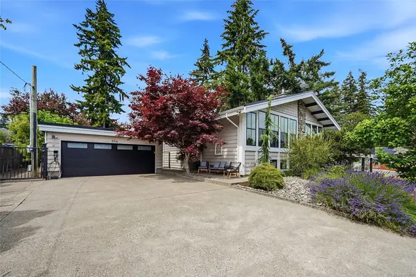 654 Hawthorne Rise, Parksville BC V9P 2A1 - 4 bed, 3.0 bath in Parksville