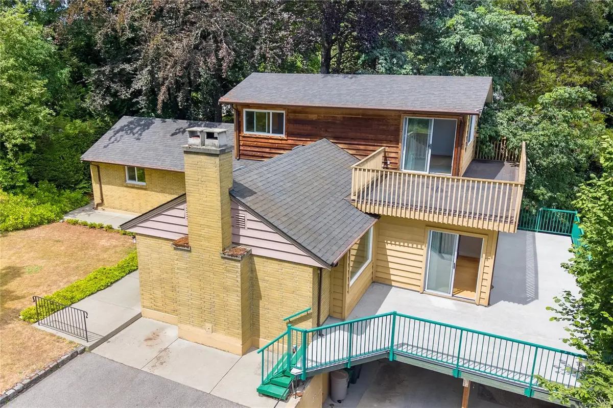 5349 Alderley Rd, Saanich BC V8Y 1X9