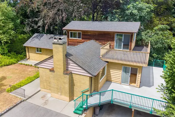 5349 Alderley Rd, Saanich BC V8Y 1X9 - 4 bed, 3 bath in Saanich