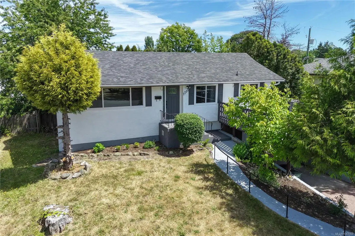 1710 Sprucewood Pl, Saanich BC V8N 1H3